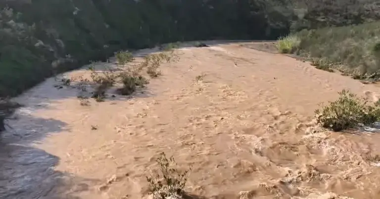 Água a correr para o mar
