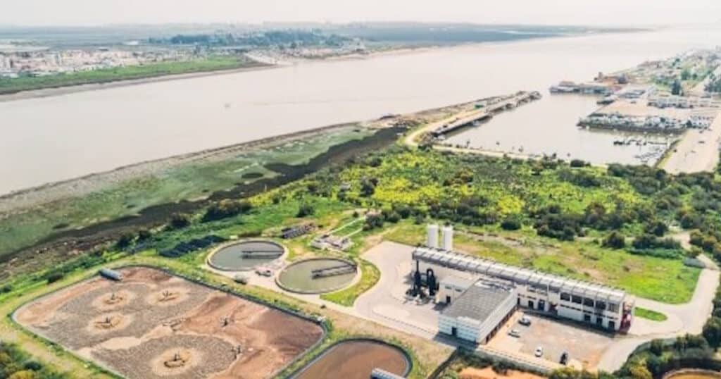 Águas residuais tratadas para regar campo de golfe de Almada de Ouro