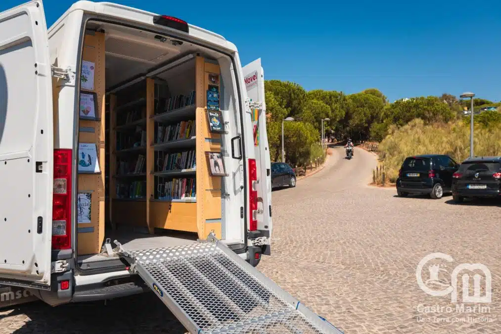 Bibliomóvel de Castro Marim nas praias com mais de 500 empréstimos desde julho