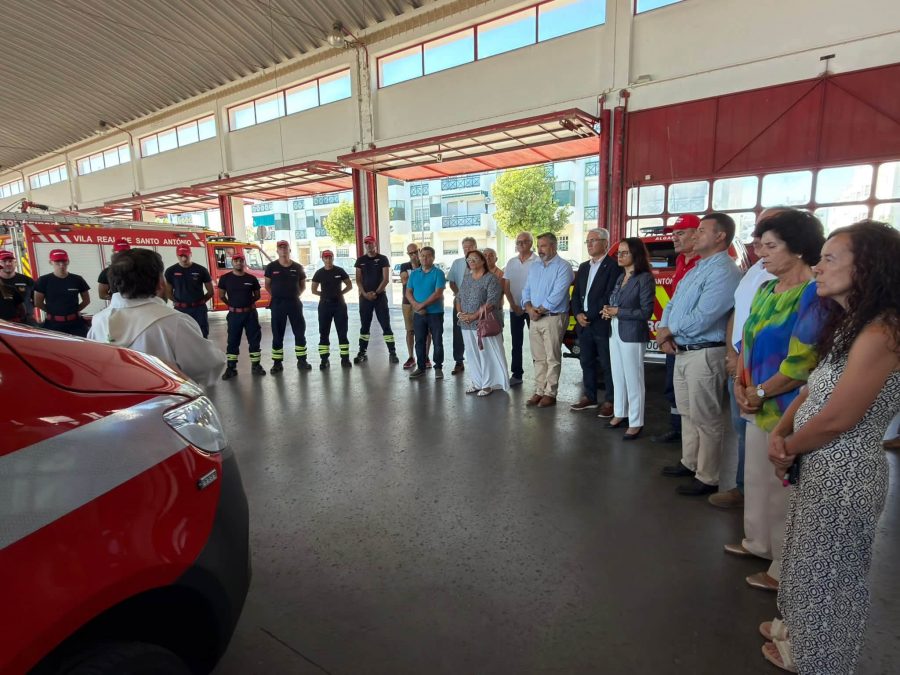 Bombeiros de VRSA e Castro Marim entregam duas ambulâncias ao INEM