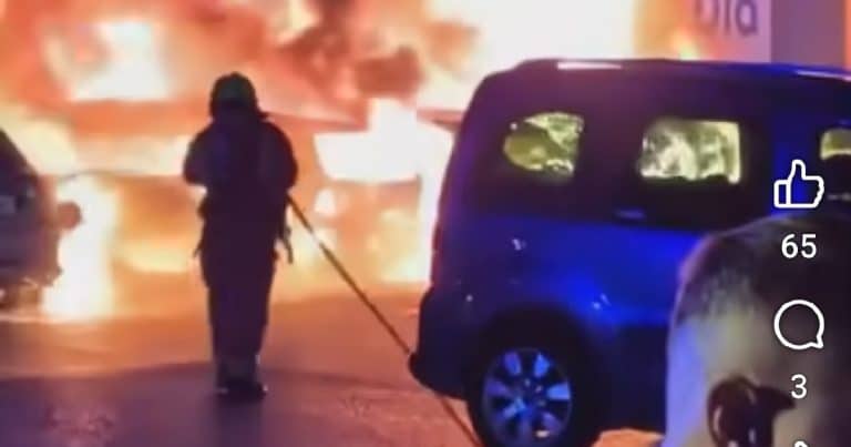 Cinco carros destruídos por incêndio de madrugada em Isla Cristina