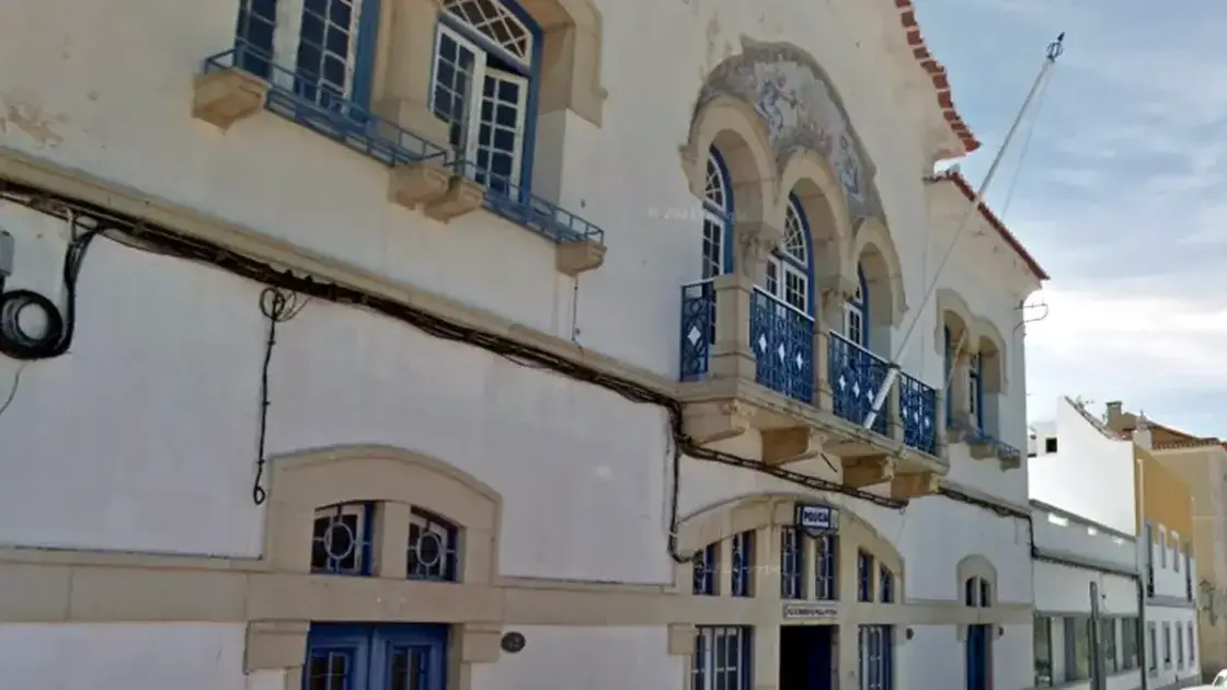 Este edifício poderia ser Loja do Cidadão