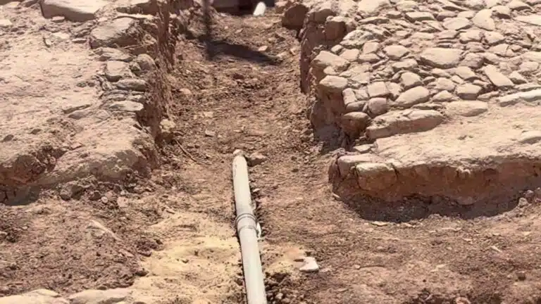 Obras no centro de Castro Marim expõem vestígios da Porta de Santo António do século XVII