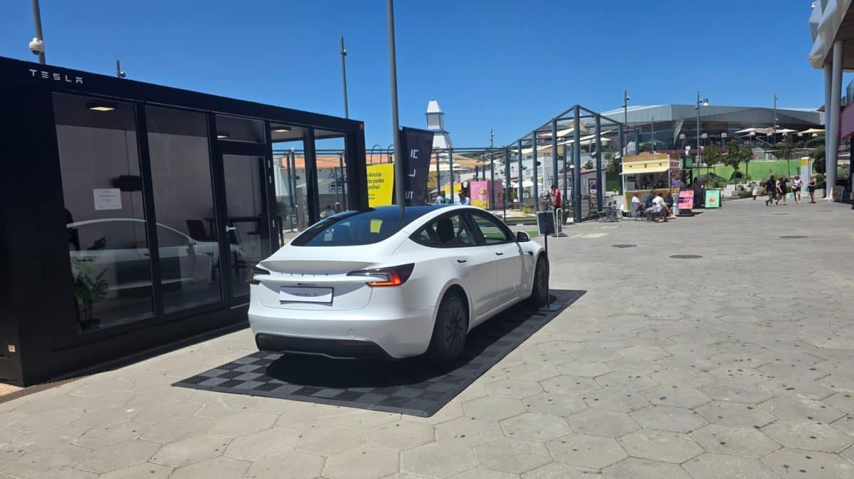 Tesla abre espaço de vendas no MAR Shopping Algarve com test drives dos modelos Model 3 e Model Y