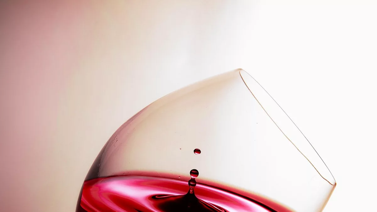 glass, wine, drops, red wine, drink, liquid, alcohol, to celebrate, enjoy, enjoyment, alcoholic, wine glass, red, wine, wine, wine, wine, wine, red wine-3077869.jpg